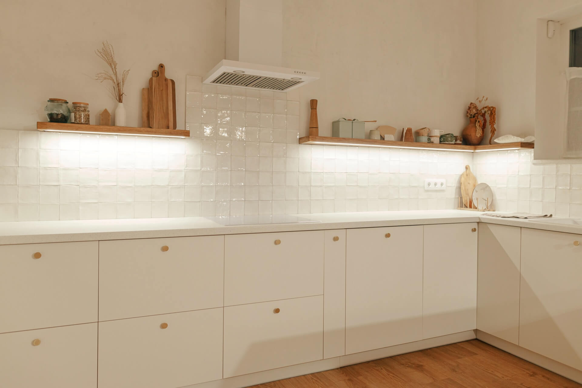Cabinet lighting modern kitchen display
