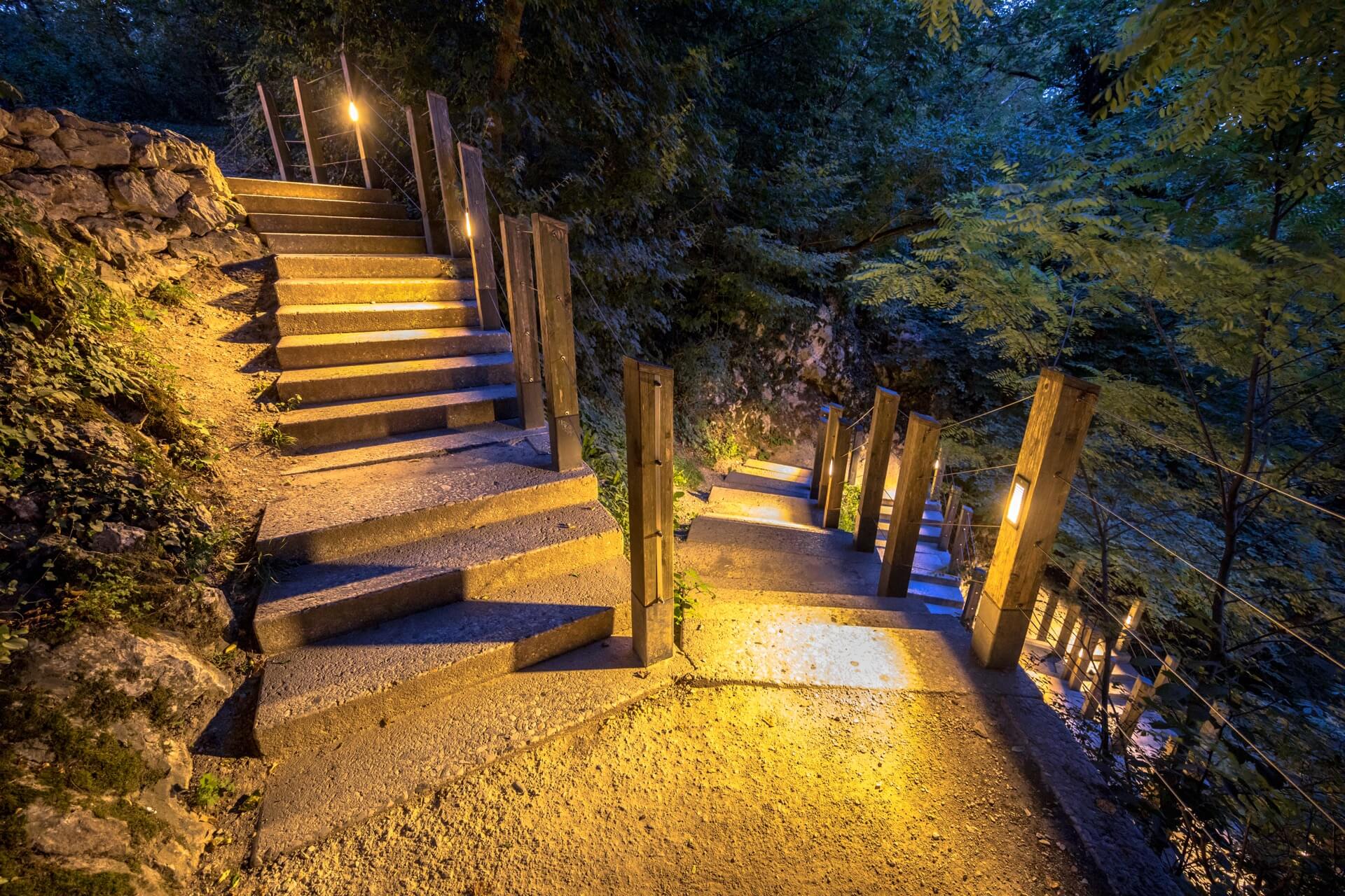 Outdoor LED stair lighting system