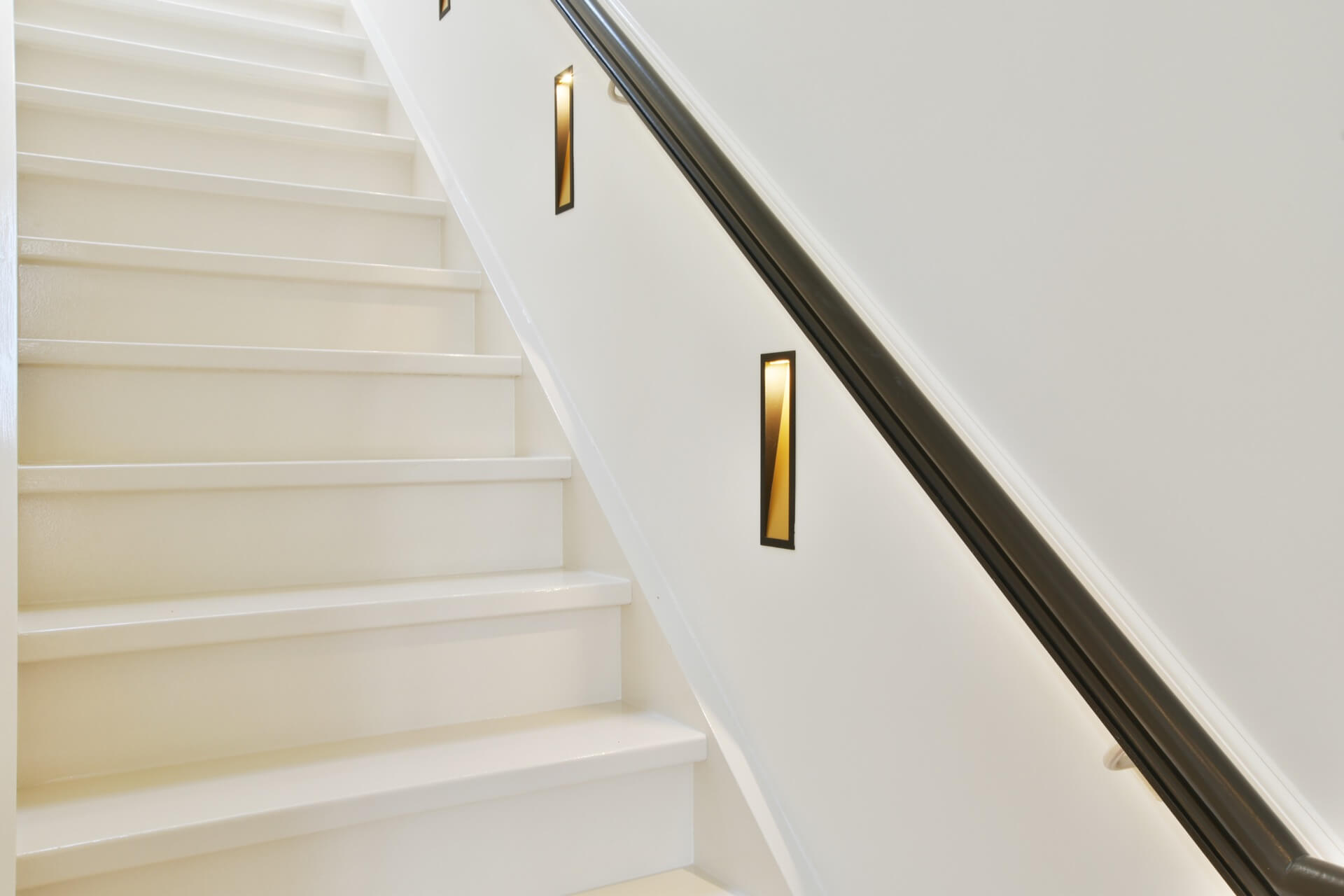 Stair sidewall lighting system