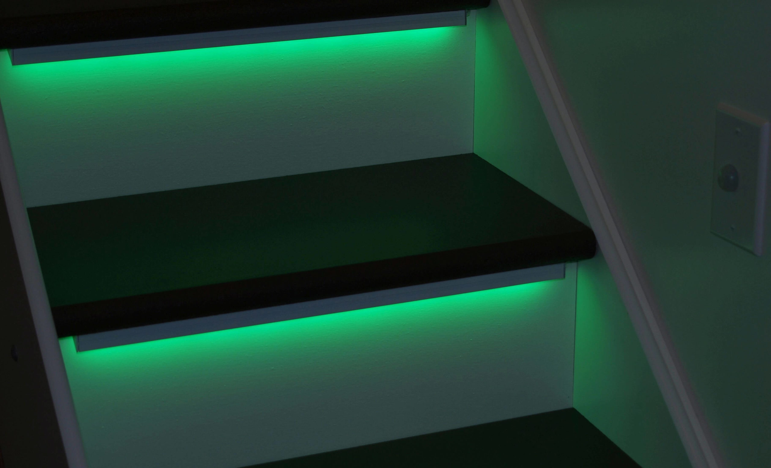 Stairs Lighting - Linear RGB Green